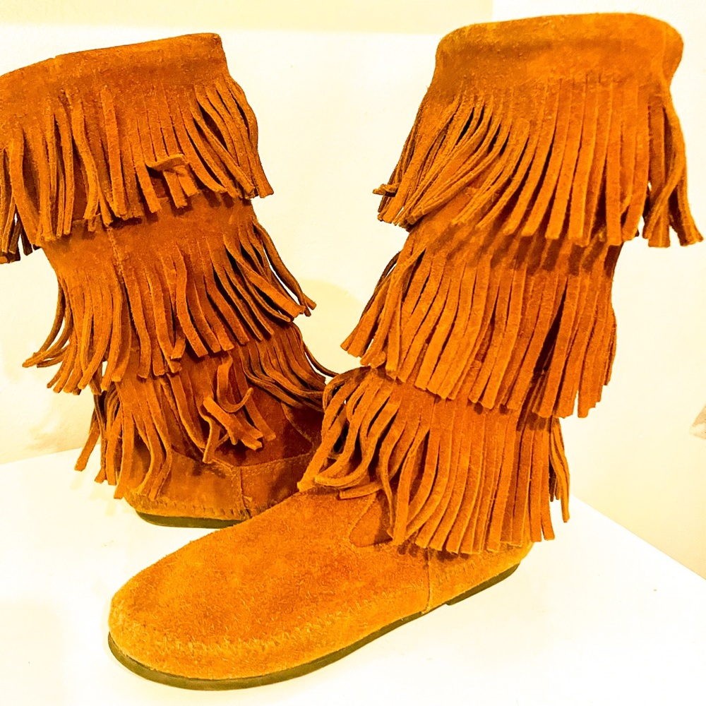 Minnetonka Brown Three Tiered Fringe Boots Size 8